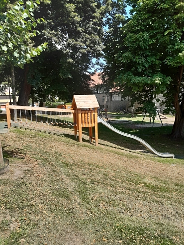 Neue Rutsche auf dem Spielplatz am Bäckerwall&nbsp;&copy;&nbsp;Stadt Einbeck